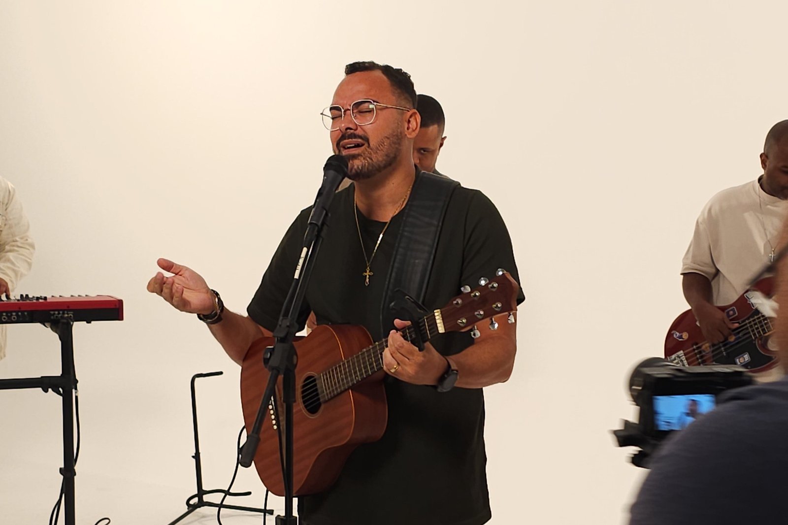 O cantor e compositor Thiago Augustho. Foto: Divulgação.