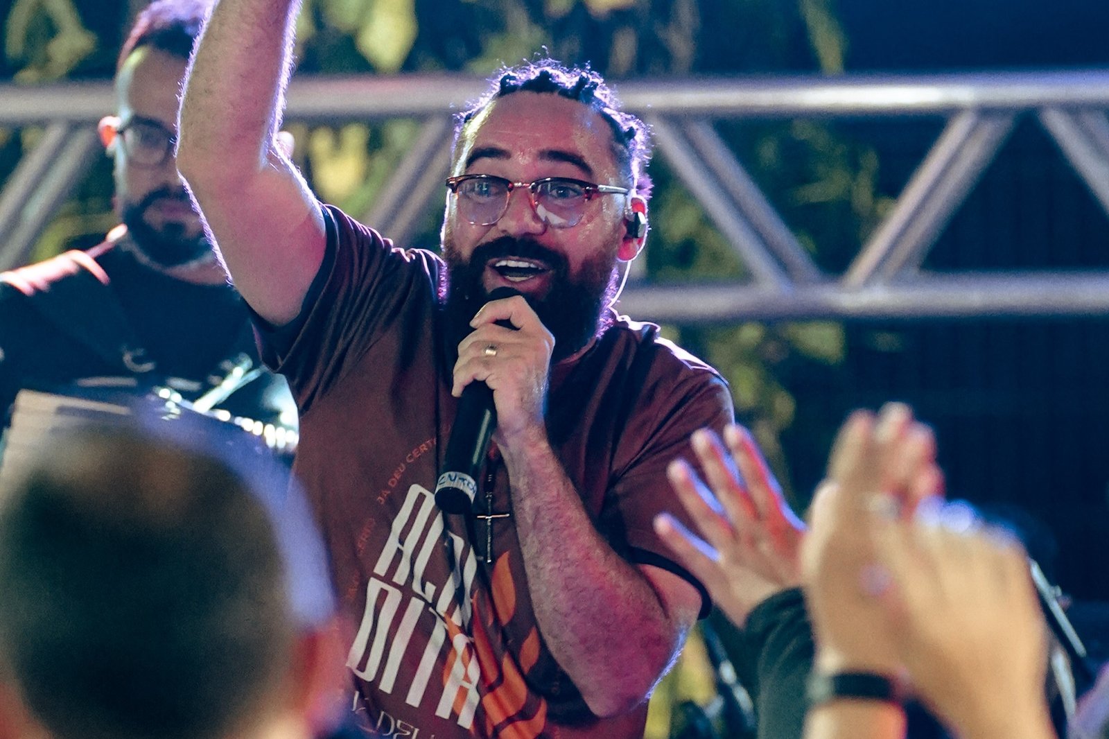 O cantor gospel Jhonny Salvação. Foto: Daniel Dandan.