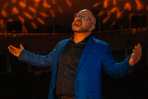 Jônatas Ambrozio lança “Ao Deus Grandioso” pela gravadora Louvor Eterno