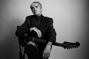 Guirroh lança “Faça de Mim”, o primeiro single de seu novo álbum, “Jesus ‘n’ Roll”