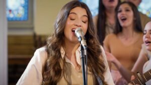 Com ‘Ao Vivo na Igreja’, Fernanda Tomadon transforma o ambiente de culto em um álbum de adoração e intimidade com Deus