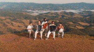 Sarau do Reino enaltece suas raízes nordestinas com o EP “Naturalmente”