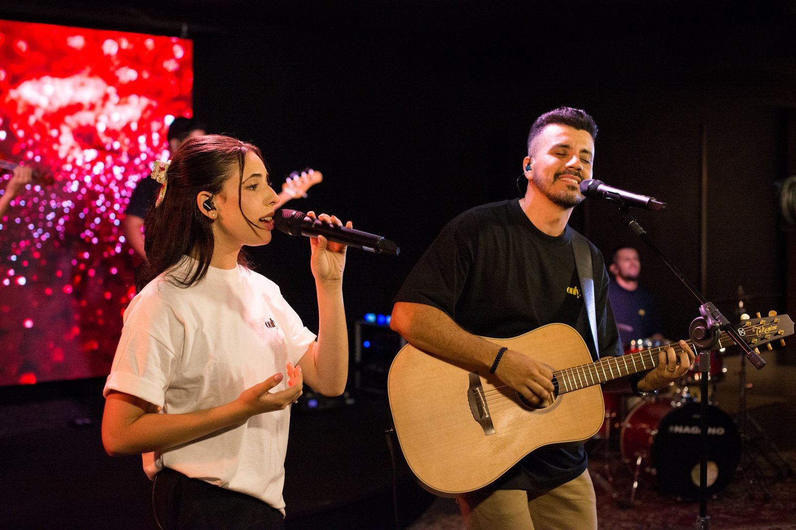 O cantor gospel Stefanno Dias e a cantora Tawane Ricelly. Foto: Divulgação.