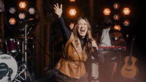 “Oh Vem Avivar” de Ana Nóbrega ultrapassam 250 mil visualizações no YouTube e reforça o chamado ao despertamento espiritual em gravação AO VIVO