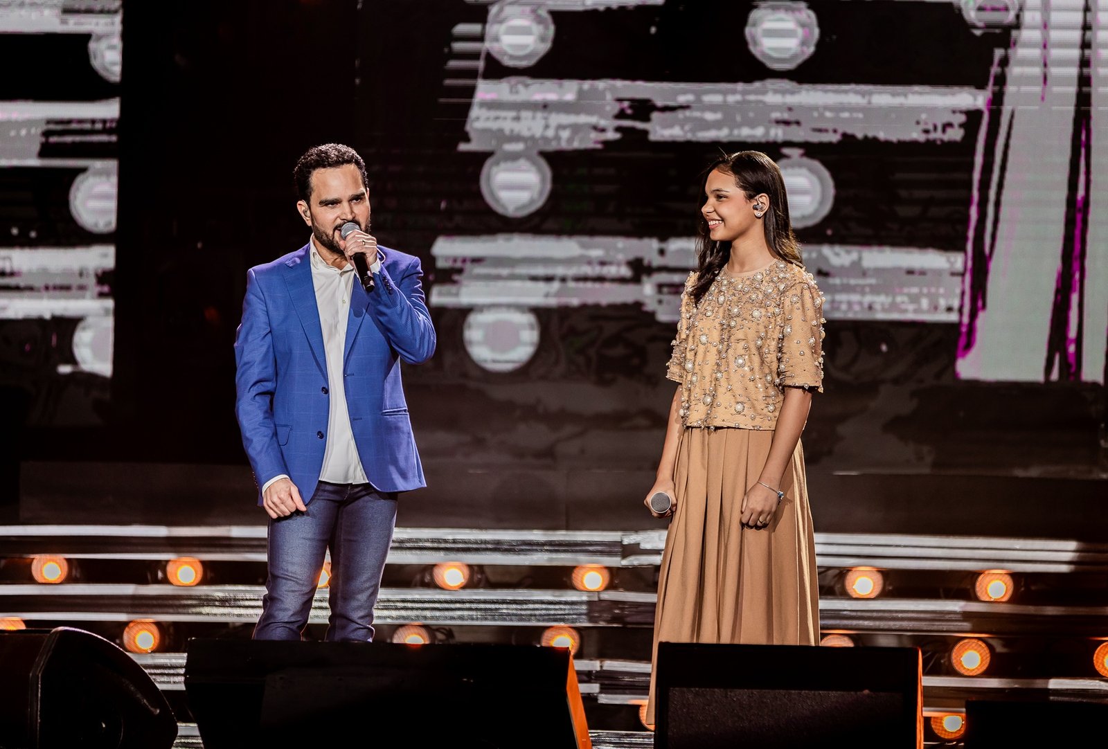 Os cantores Luciano Camargo e Maria Marçal. Foto: Divulgação.