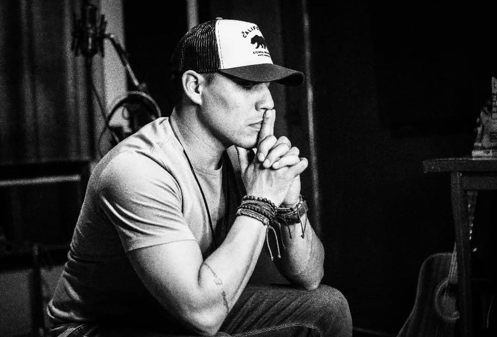 O cantor gospel Fabício Marins. Foto: Peterson Almeida.