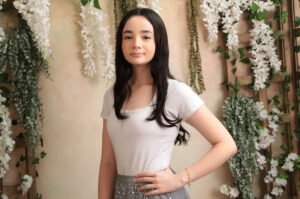 Yasmin Jennifer lança o single “Tem Novidade” e reforça mensagem de fé, esperança e milagres