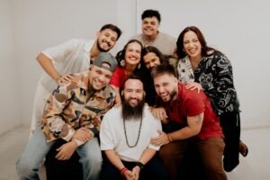 Coletivo Candiero celebra a cultura brasileira no álbum “O Grande Banquete – Ao Vivo em João Pessoa”