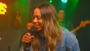 Mari Rocha lança “Clamo Jesus” single que declara o poder do nome de Jesus