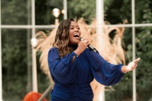 Nathália Braga lança o single “Quem Tu És?”, primeira música de trabalho do álbum “Deus É”