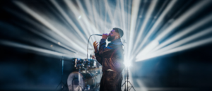 Silas Magalhães celebra 15 anos de carreira com o DVD “De Volta ao Jardim” e apresenta a canção “Domingos à Noite”