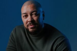 Ton Carfi lança “Um Novo Dia” e apresenta nova versão de canção internacional marcada por influência do worship americano