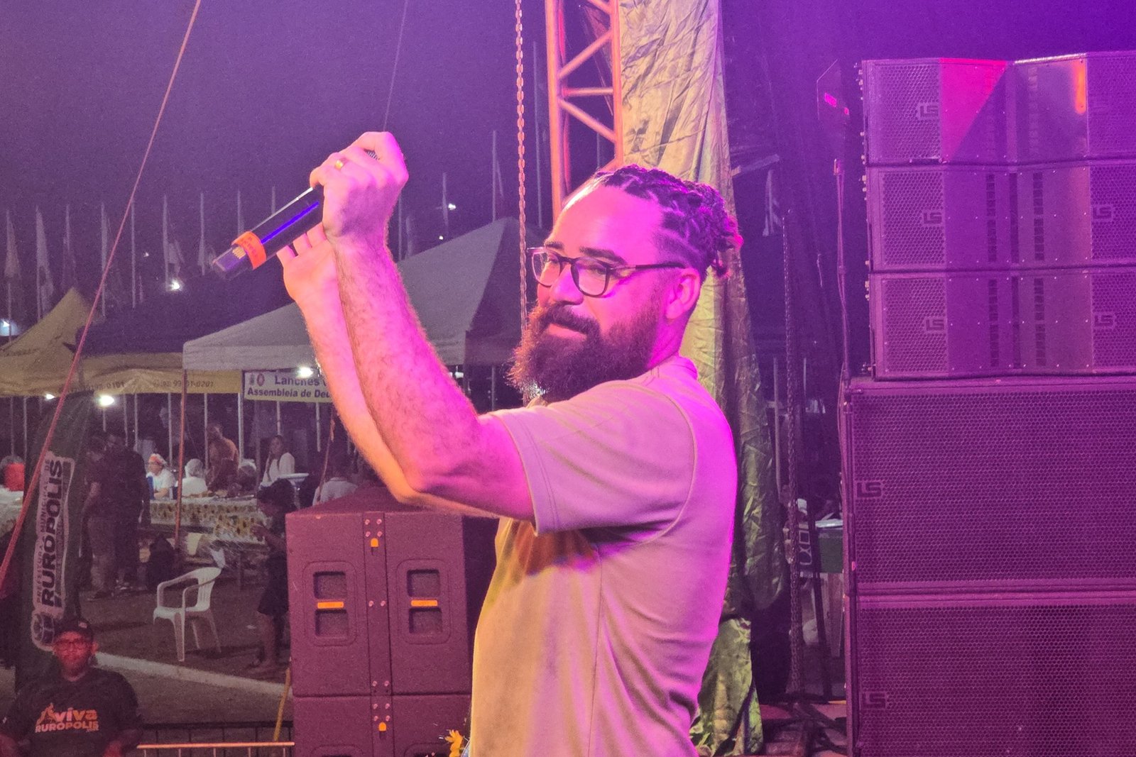 O cantor Jhonny Salvação em Rurópolis (PA). Foto: Karlos Aires.