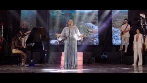 Pastora Águeda Elamba lança “Despertei”, canção inspirada em um encontro real com Deus durante a madrugada