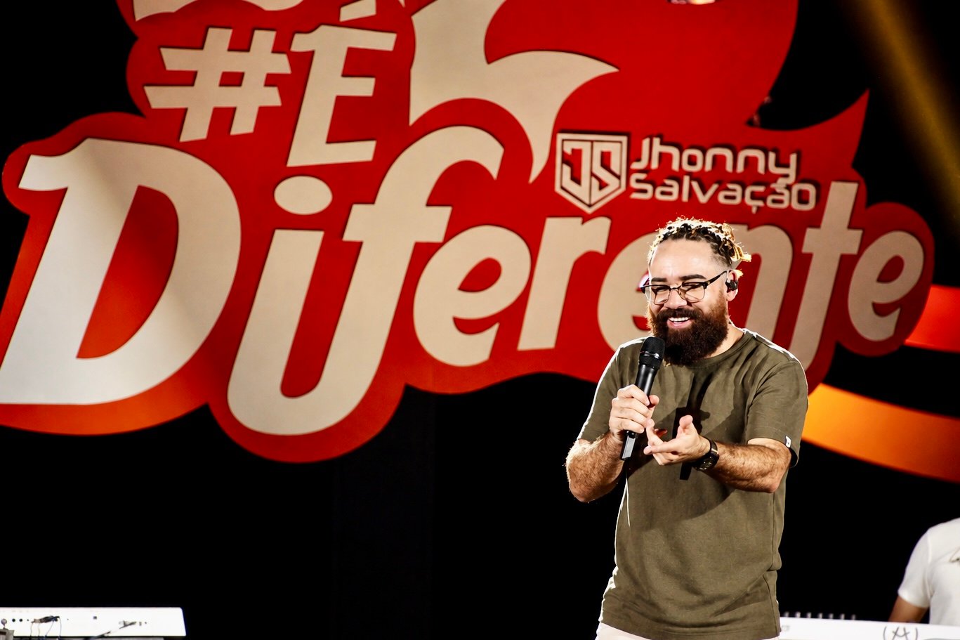 O cantor Jhonny Salvação na gravação de seu segundo DVD. Foto: Luciana Vieira.