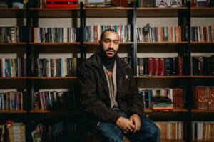 Rapper e filósofo, Asaph detalha o conceito por trás de seu novo álbum “Jeremias”