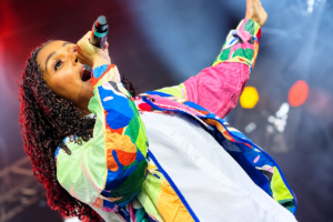 Tirza Almeida amplia atuação no gospel com participação na Marcha para Jesus Recife 2026
