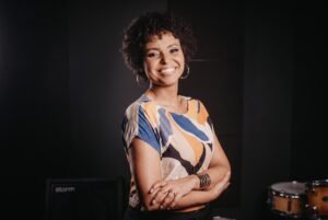 Nove anos depois do início do projeto, Jane Gomes lança EP com músicas de diferentes fases da carreira